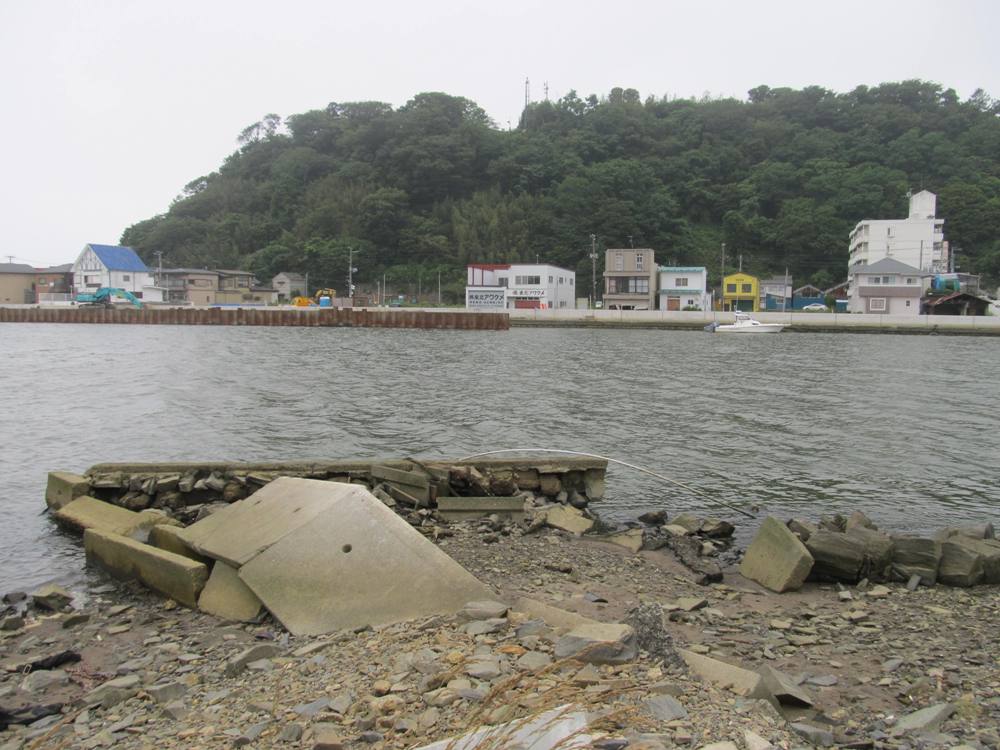 石巻　旧北上川河口と日和山