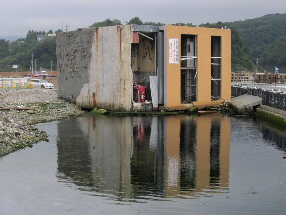 女川港　倒壊ビル