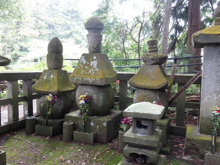 関川寺　結城宗広の墓