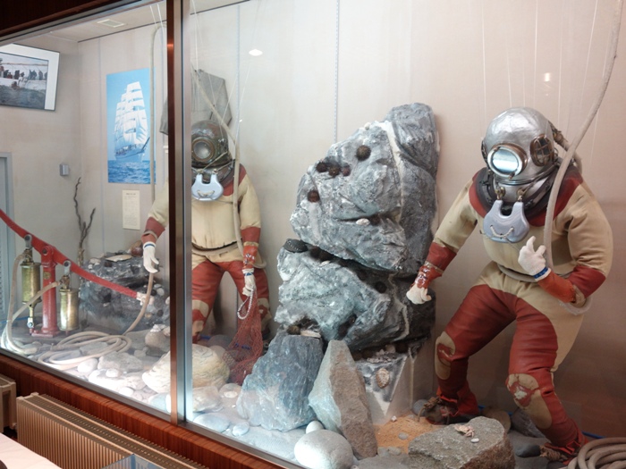 洋野町立種市歴史民俗資料館　潜水具の展示