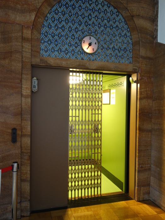 丸井今井函館店のエレベータ