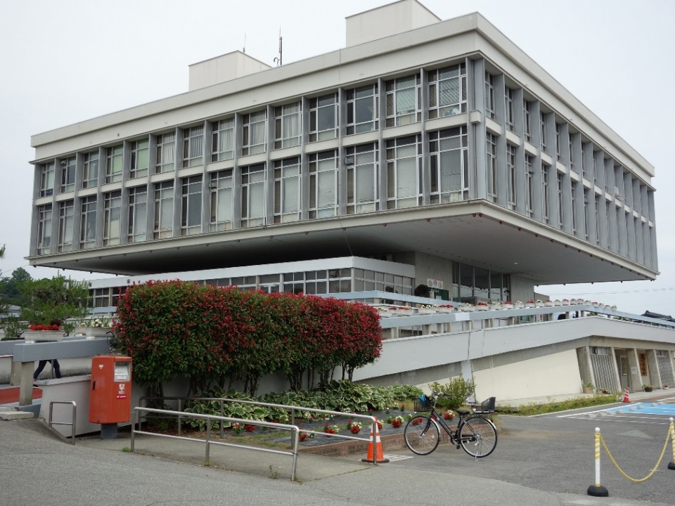 寒河江市役所　黒川紀章