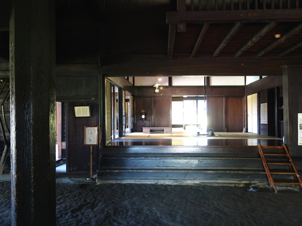 奈良家の八角柱と大広間