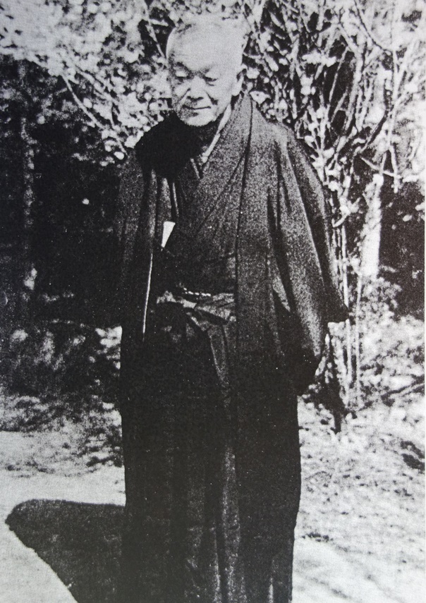 「湖南」第３号に掲載の「晩年の湖南先生（恭仁山荘）｝