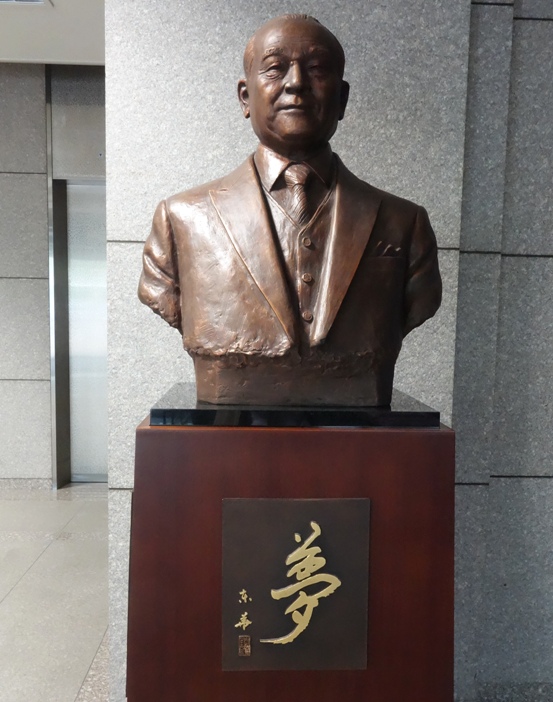 佐野藤三郎の胸像