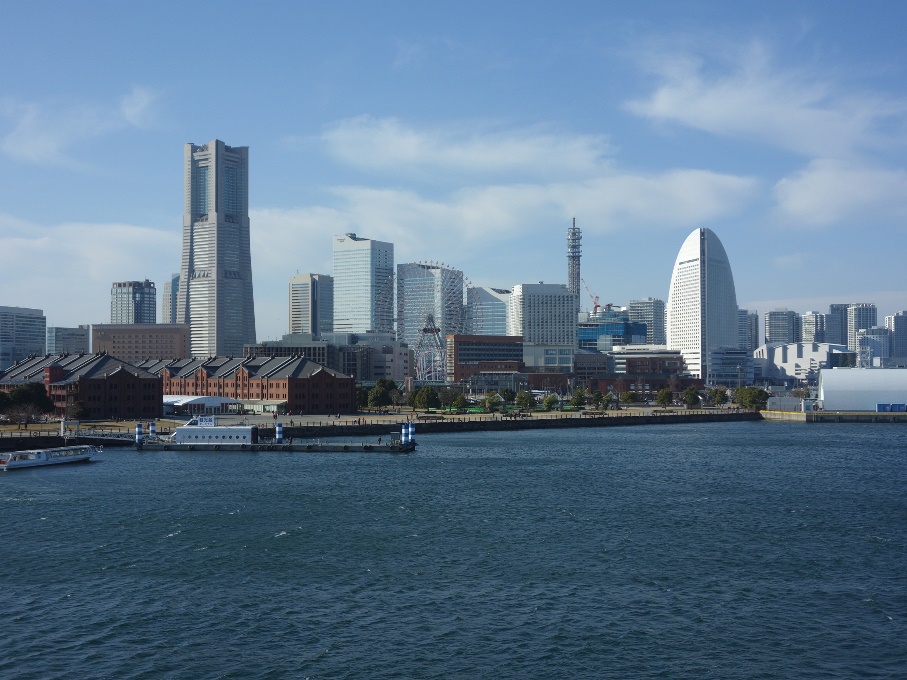 横浜港大桟橋からのみなとみらい