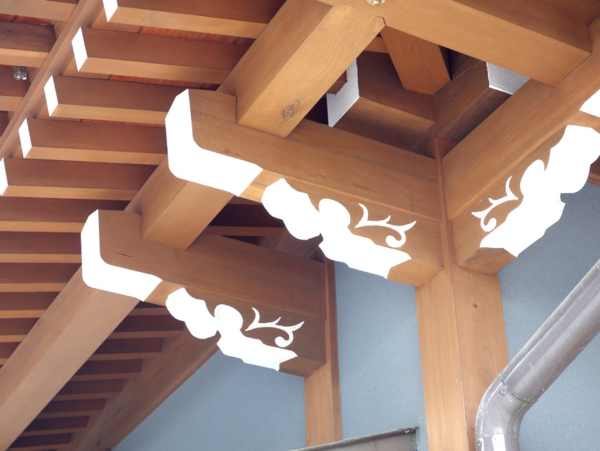 古川の民家の雲