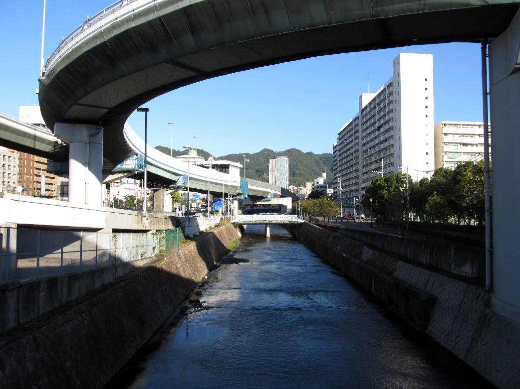 神戸　生田川の河口