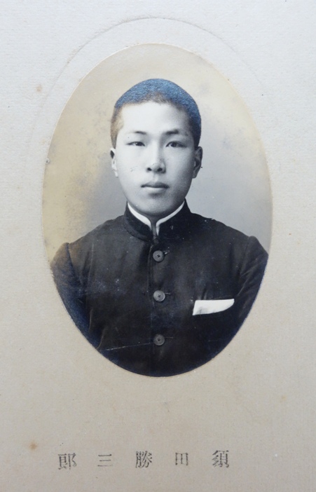 須田剋太の中学卒業アルバムの写真