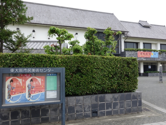 東大阪市民美術センター　ポスターは通崎睦美展