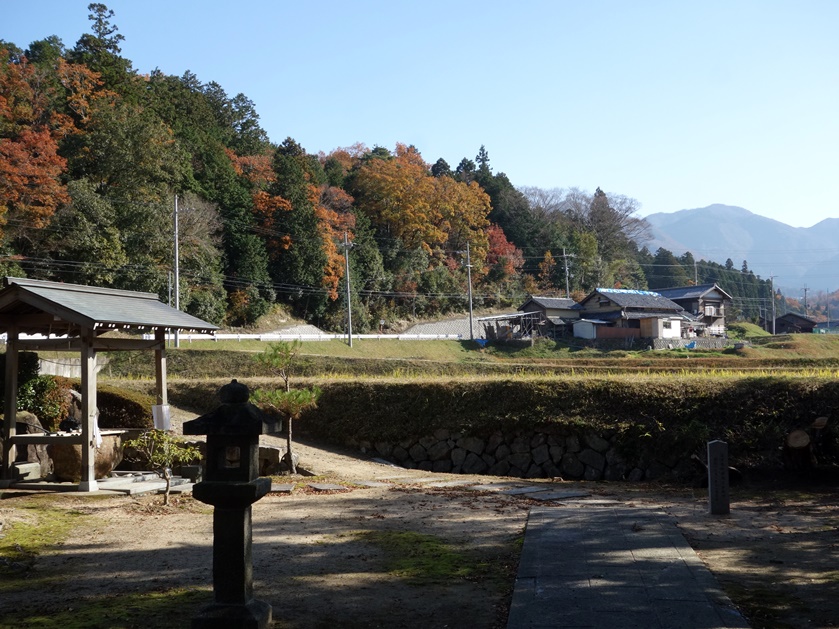 鬼室神社のまわりの風景