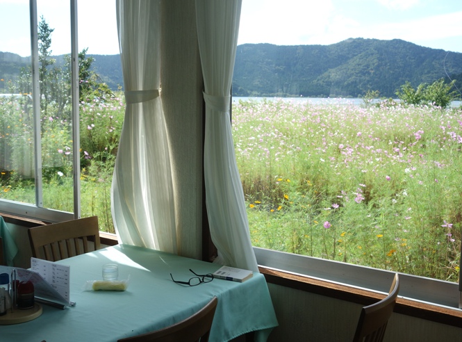レストラン余呉湖からの湖畔風景