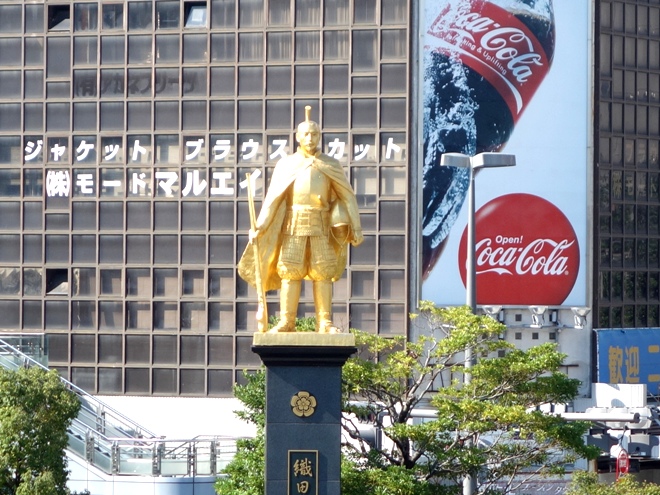 岐阜駅　織田信長像