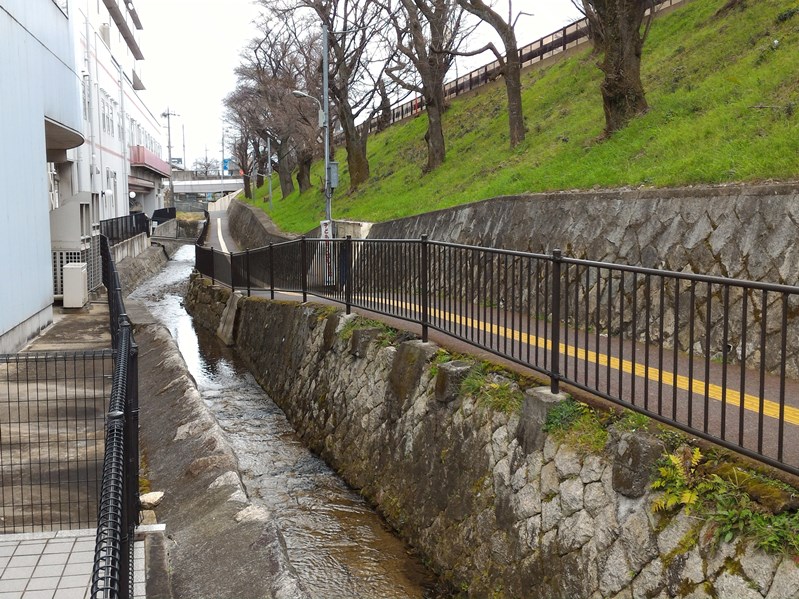 大津駅南側の堀