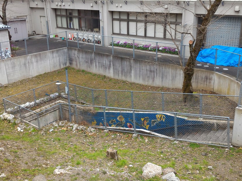 小学校側地下道入口