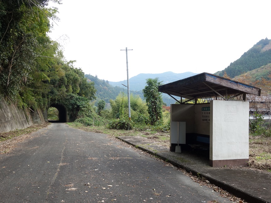 五新鉄道のバス専用道のバス停