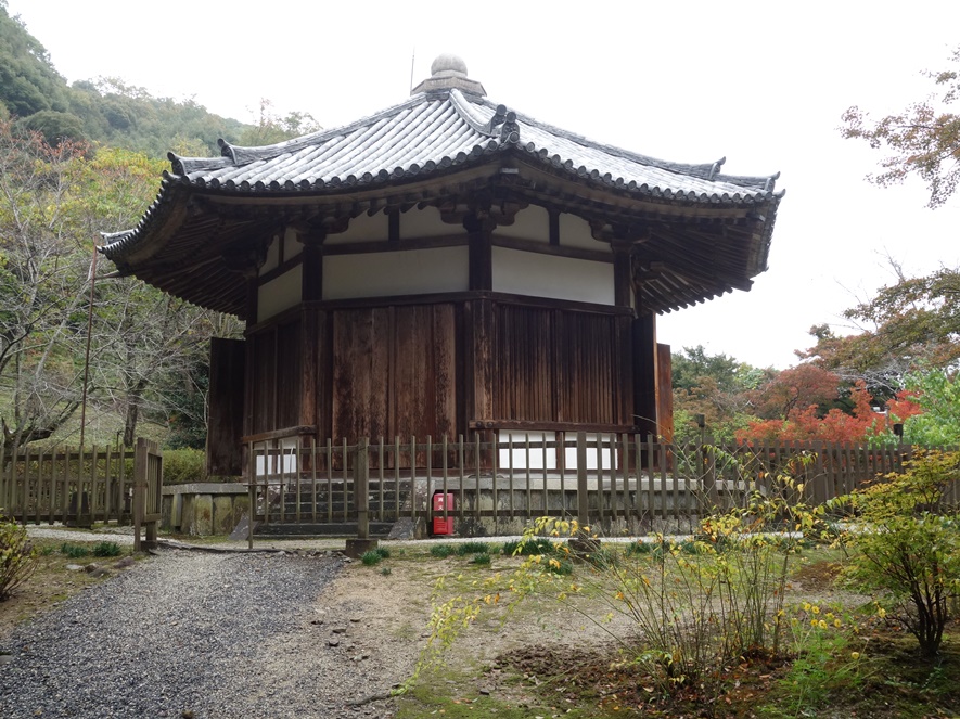 栄山寺　国宝の八角堂