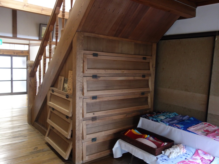 旅館芳和荘　階段