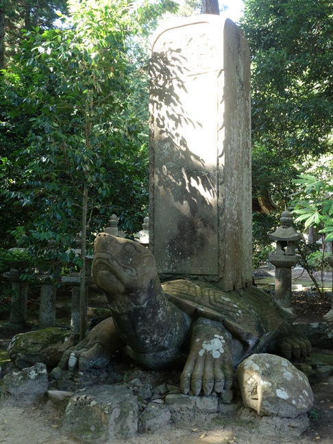松江市月照寺　松平宗衍(むねのぶ）寿蔵碑