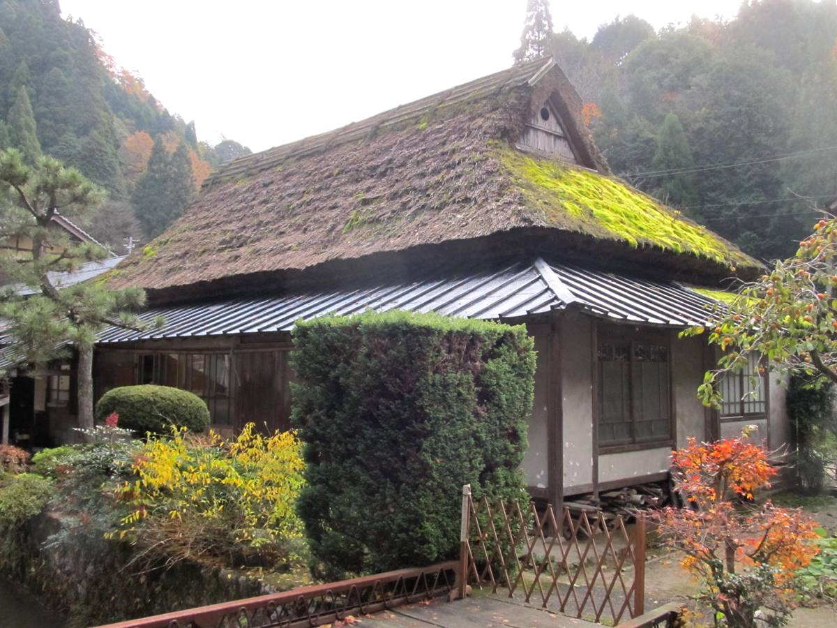 板井原集落の家