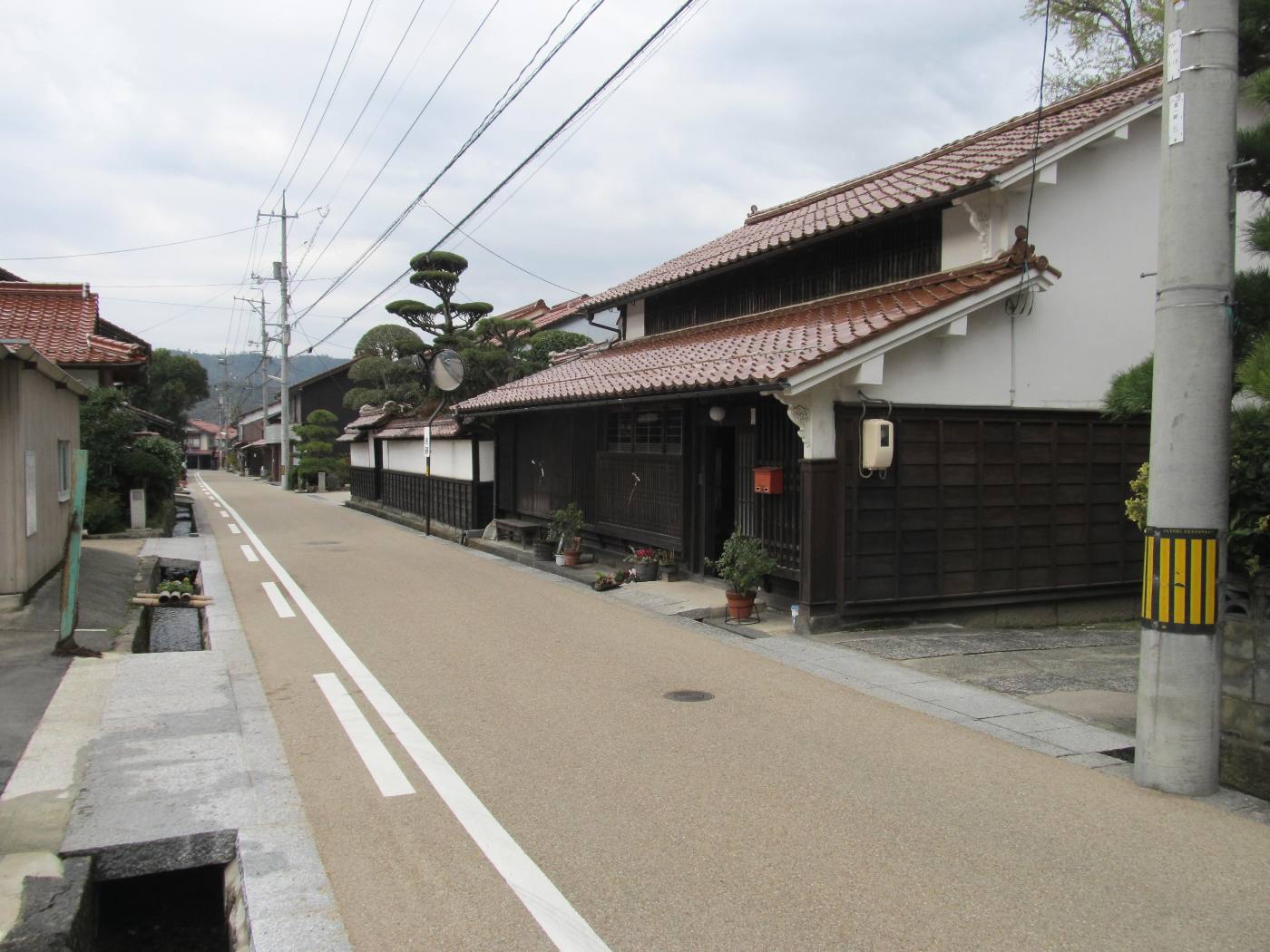 鹿野町の幸盛寺近くの道