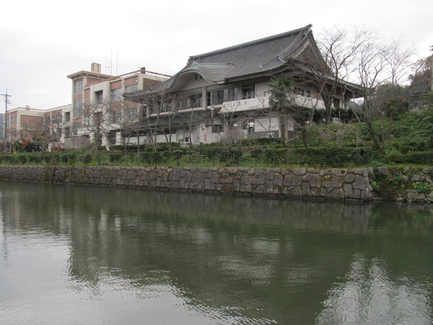 鹿野城趾の給食センター
