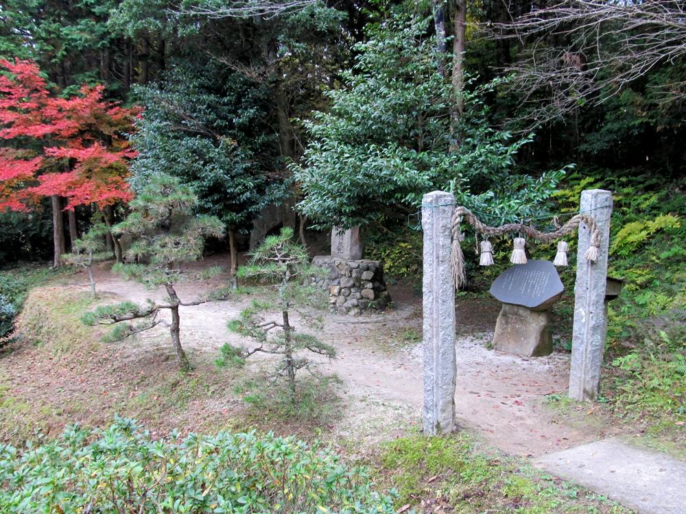 黄泉比良坂（よもつひらさか）