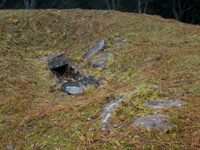 岩脇古墳の石室