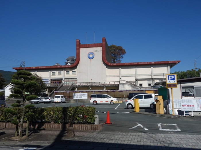 大洲市民会館と大洲城