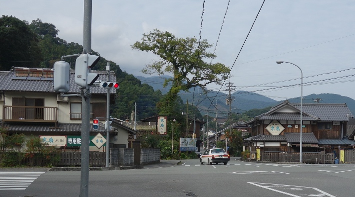 松野町　うなぎ末廣の交差点