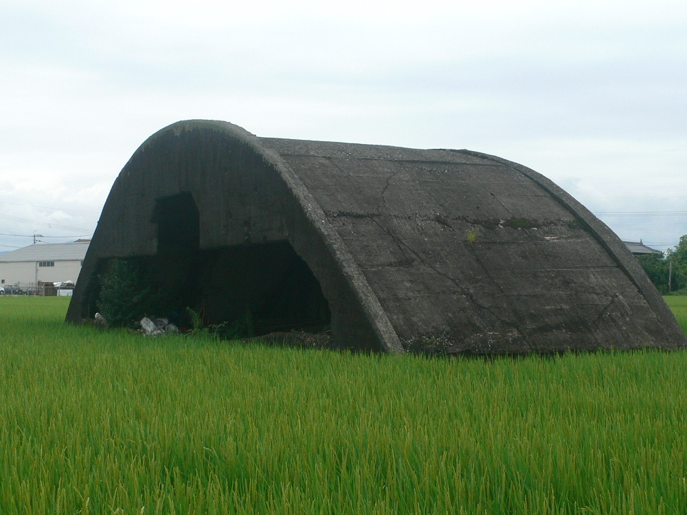 前浜掩体壕群（まえはまえんたいごうぐん）