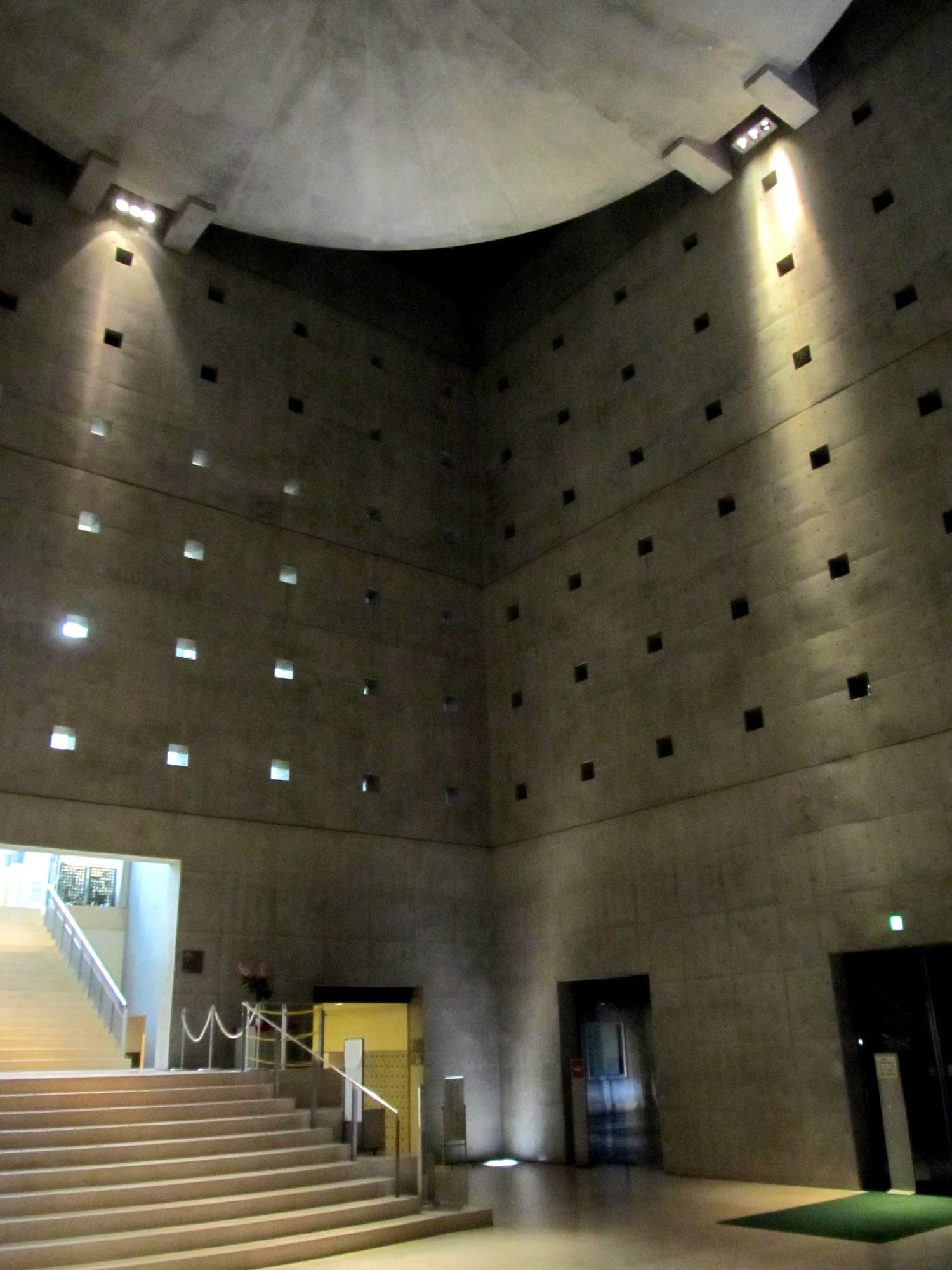 大分県立図書館