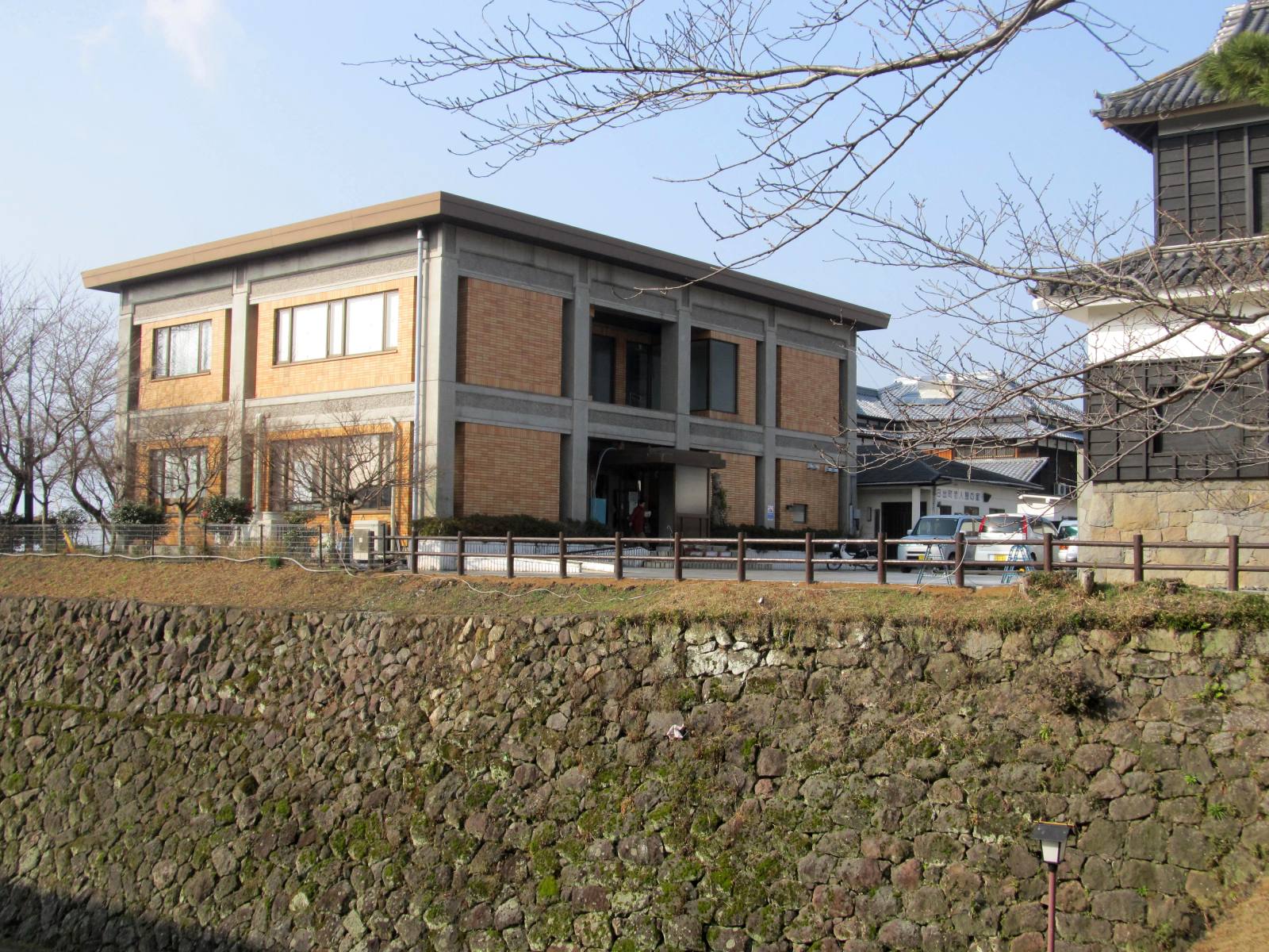 日出町立萬里図書館