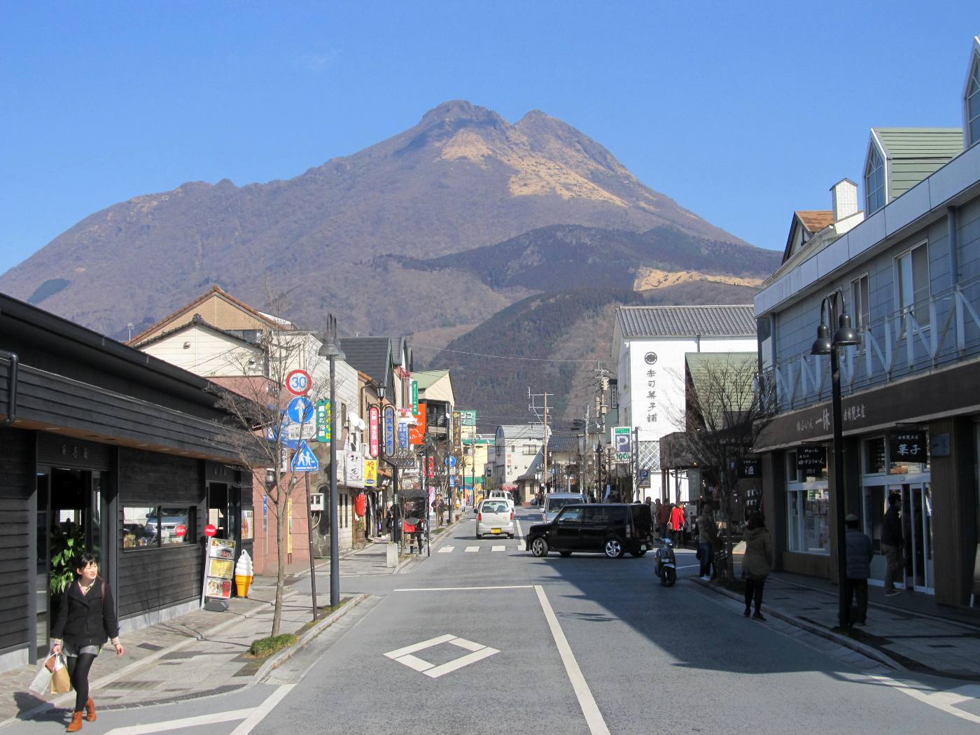 湯布院駅からの由布岳