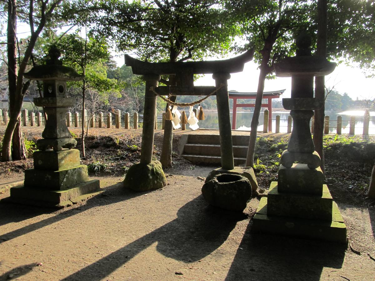薦神社（こもじんじゃ）