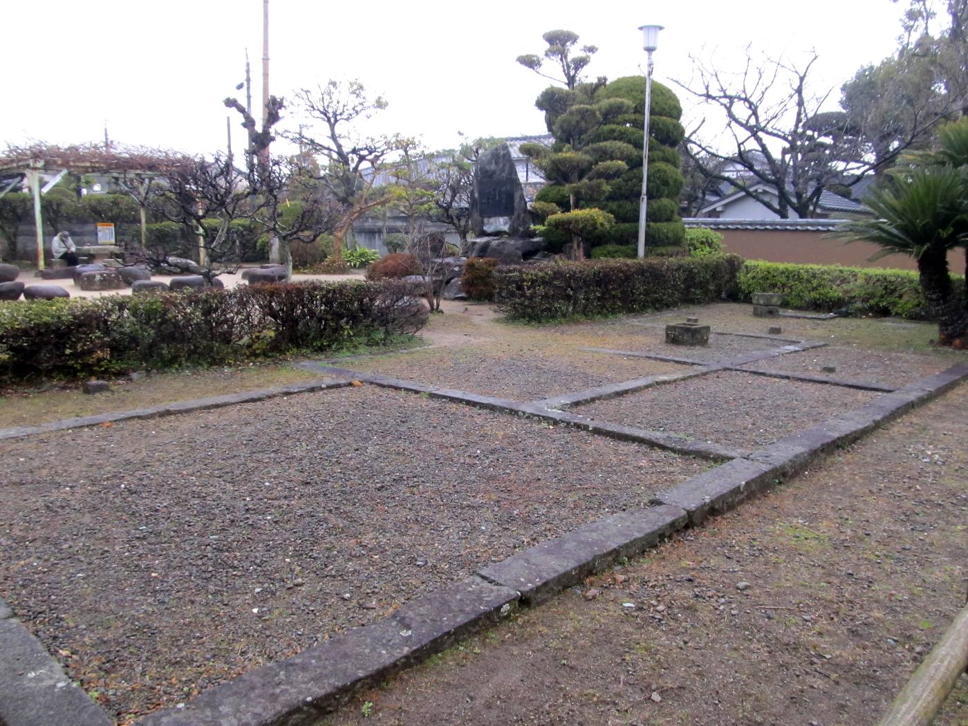 福沢諭吉の父の旧居のあと。現存する母の実家より狭い。