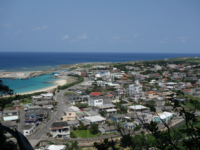 祖納集落を見おろす