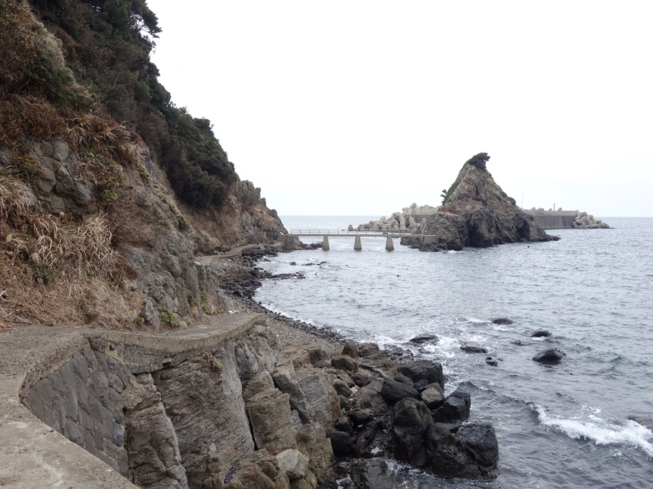 壱岐神社の下の遊歩道