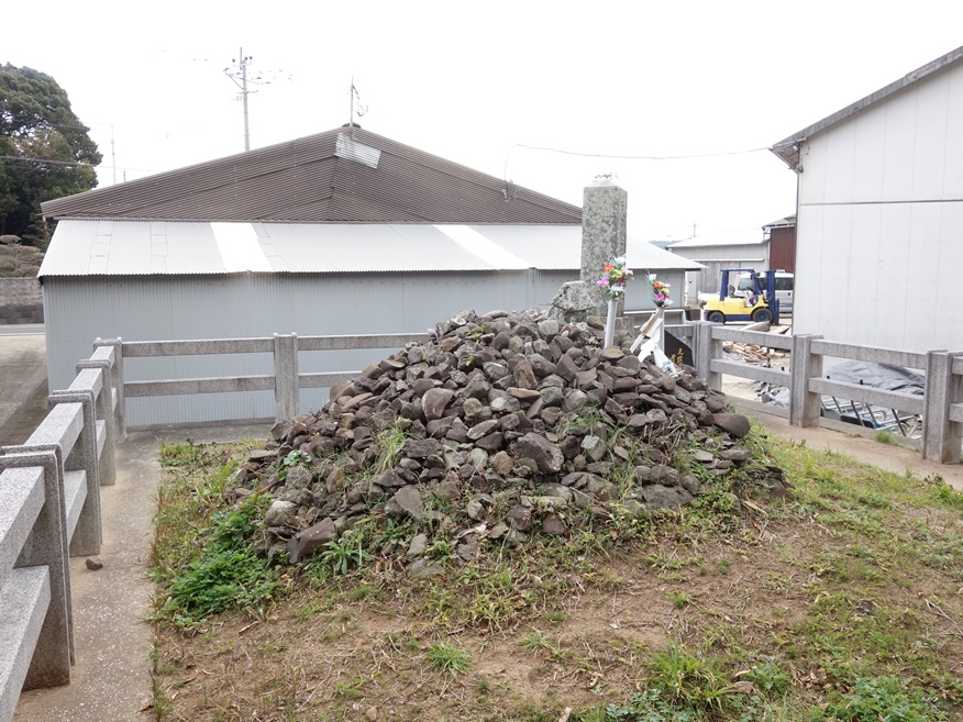 少弐(しょうに)の千人塚