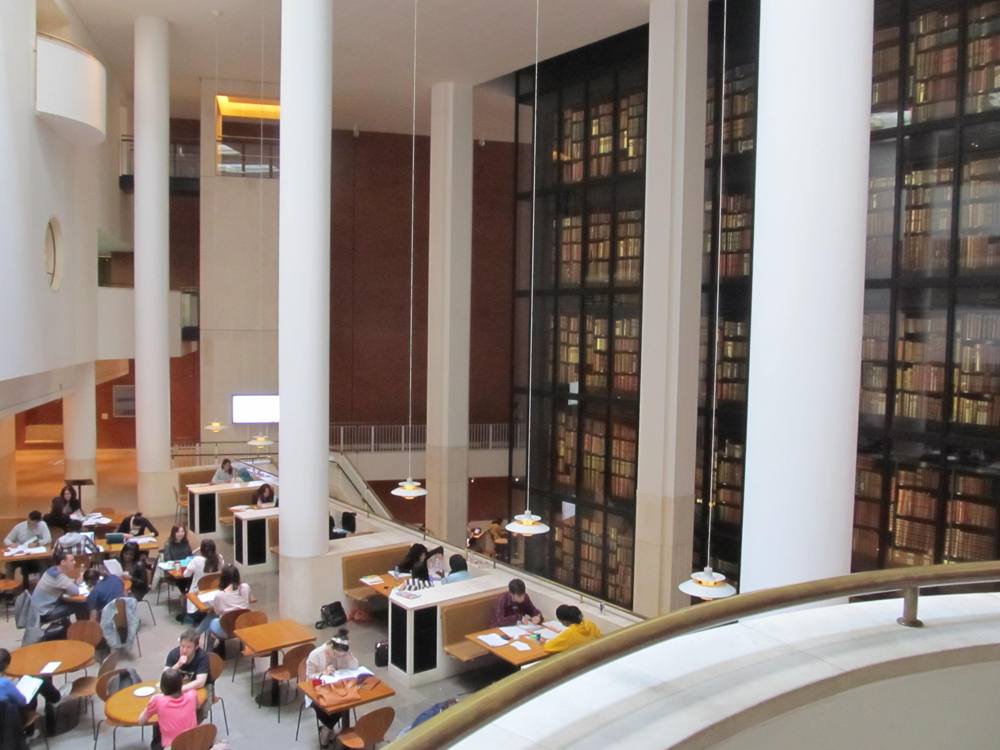 大英図書館の内部