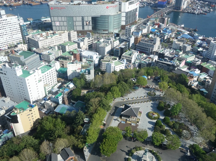 釜山タワーから龍頭山公園
