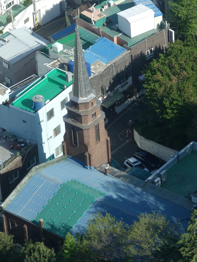 龍頭山公園わきの教会