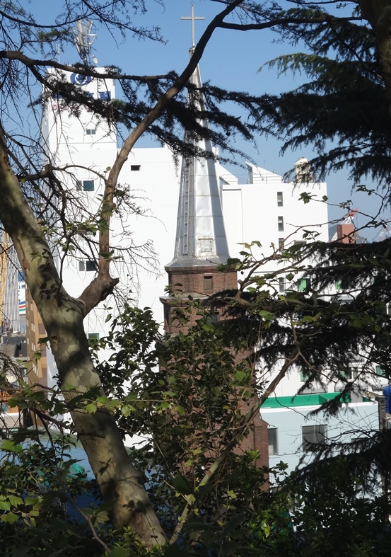 龍頭山公園わきの教会